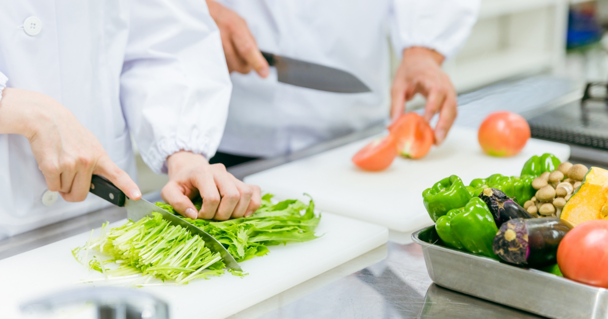 食品工場の異物混入とは？種類・原因・対策を現場向けにわかりやすく解説